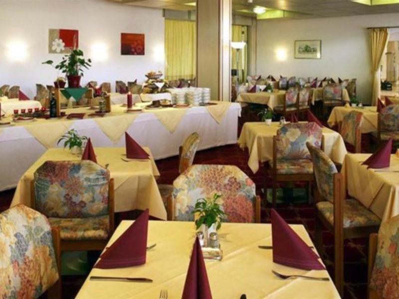 Goldener Loewe Hotel Санкт Йохан ин Тирол Екстериор снимка