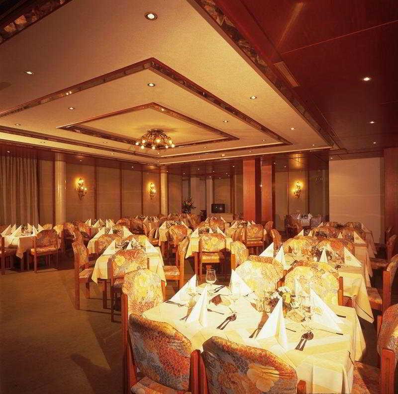 Goldener Loewe Hotel Санкт Йохан ин Тирол Екстериор снимка